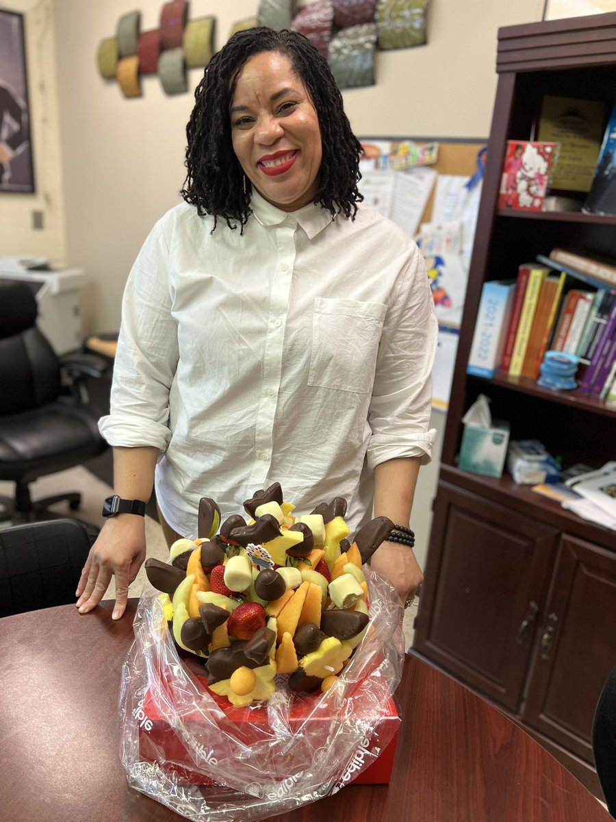 Celebrating Assistant Principal’s Week with our very own AP Mrs. Cannon! The Bates Academy Jaguar family appreciates all that you do for us each and every day!! <a href="/Dr_Vitti/">Nikolai Vitti</a> <a href="/Detroitk12/">DPSCommunityDistrict</a> <a href="/BatesJags/">Bates Academy</a>