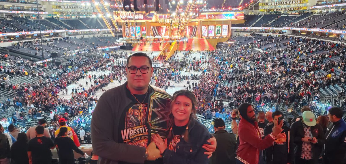 JazzminZS's tweet photo. Me desapareci el fin de semana porque mi alma y toda mi emocion le perteneció a la WWE 🤩✨ 
MI PRIMER WRESTLEMANIA !!! UNA LOCURA!! ✨Y junto al mejor novio del universo!! 
TAMBIEN MI PRIMER RAW 🤠
#wwe #Wrestlemania39 https://t.co/L2xfBFNbKd
