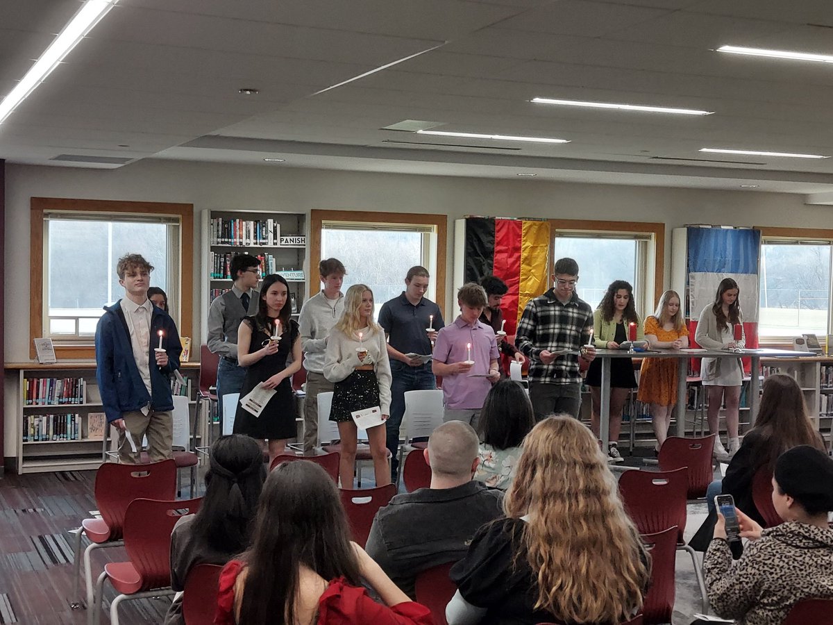 HerrProfHiggins's tweet image. Gratuliere unseren neuen GNHS Mitglieder @PrairieRidgeHS ! You are a joy to have in class and it is my honor to teach you each day! @SKochPR @AATGOnline #prexperience