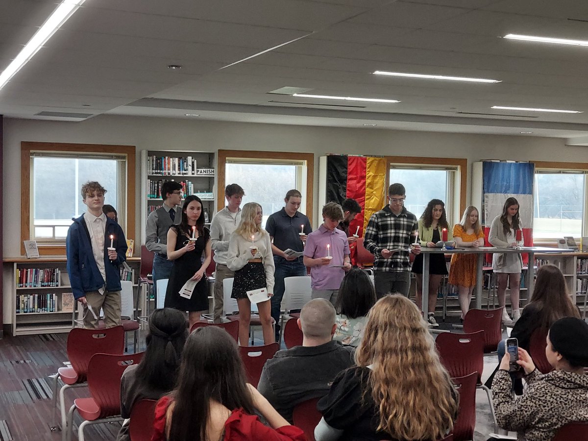 HerrProfHiggins's tweet image. Gratuliere unseren neuen GNHS Mitglieder @PrairieRidgeHS ! You are a joy to have in class and it is my honor to teach you each day! @SKochPR @AATGOnline #prexperience