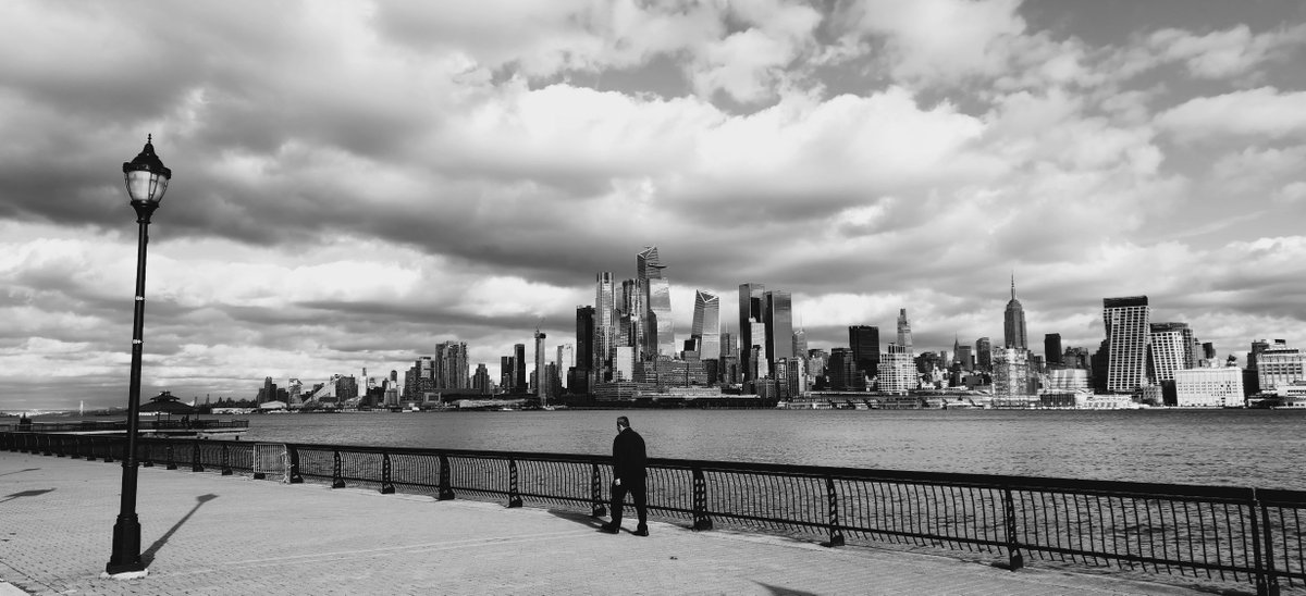 visuniformity's tweet photo. A lonely man.
#blackandwhitephotography #Hoboken #solitude #urbanphotography #NewYorkCity #nofilter #nopostprocessing #raw https://t.co/ROhRSxs8g3