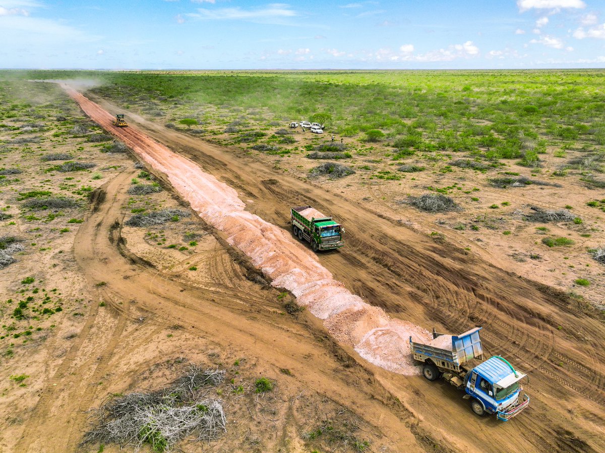 YayeSein's tweet photo. The construction of the first phase of the highway that connects the port city of Kismayo and Afmadow begins. https://t.co/Uh4V3jABfT