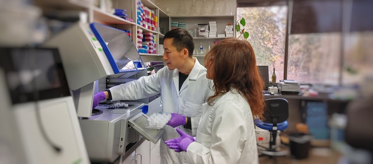ConstanzaFleit's tweet photo. Today we tested the new #QiaCube for automated #DNA extractions at the Alberta Plant Health Lab 🌱🌾 Thanks to the staff and the head of the lab for having me this whole month. Also, it was my pleasure to work along Hating Fu to detect #Xanthomonas in #wheat and #barley https://t.co/Fxa6may8FI