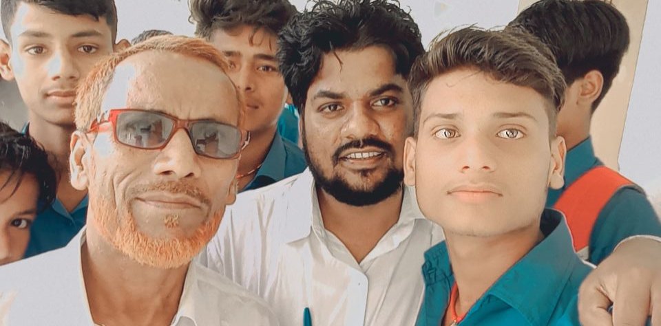 Abhinavrajysf's tweet image. "बिहार शिक्षा यात्रा" समस्तीपुर, सुभ विचार:🌹🌹🌹
जैसा हमलोग सोचते है वैसा ही बन जाते है।
एक बच्चा, एक शिक्षक, एक कलम, और एक किताब दुनिया बदल सकती है।
#OmShantiOm🙏🌹
#radheradhe 🙏🌹
#GoodMorningGod🙏🌹
#GoodMorningPramatma🙏🌹
#GoodMorningIndia🙏🌹