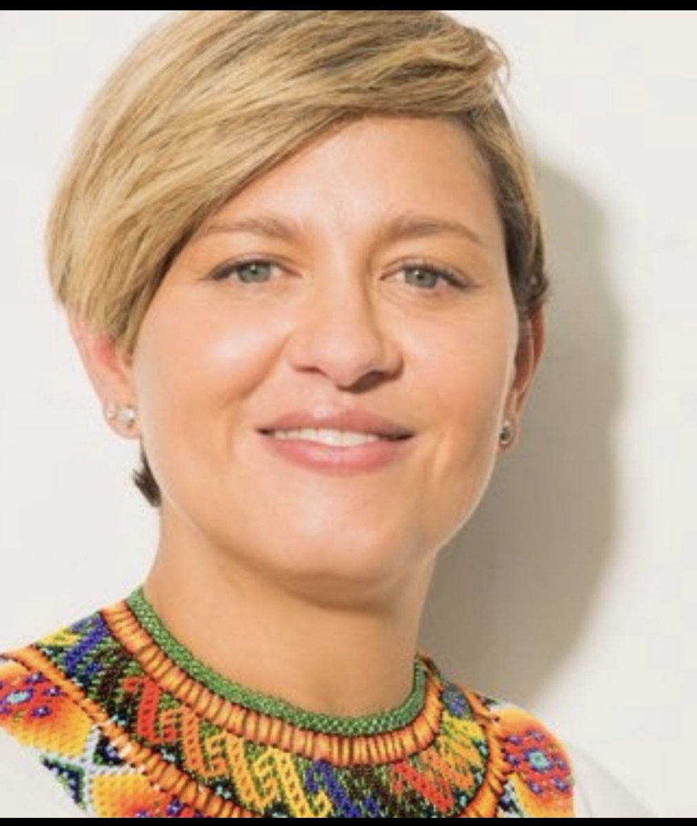 ¿Definitivamente Considera que la señora brincona <a href="/Veronicalcocerg/">Verónica Alcocer García</a>  es un FRACASO como primera Dama de Colombia?    SI❤️🔄.      NO💬🤔