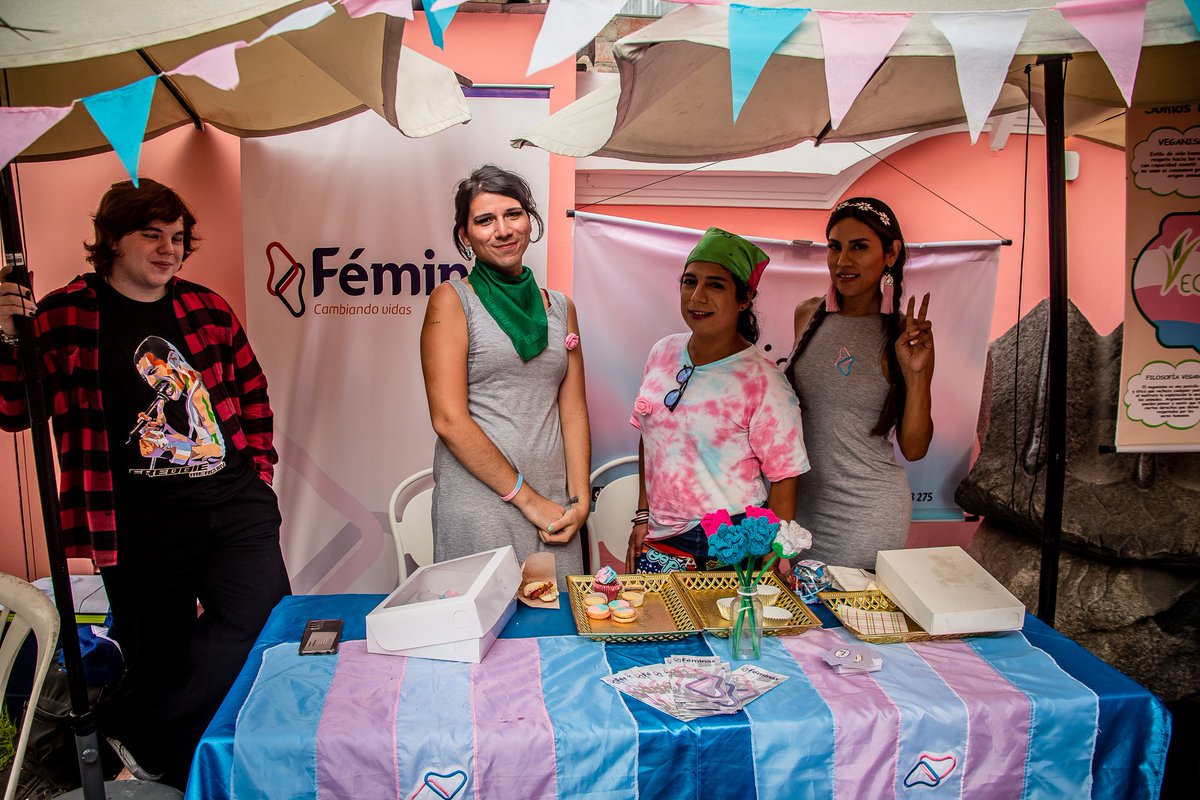 periodistatrans's tweet photo. Holi 🤗 les cuento que el #TransFest fue todo un éxito! Los emprendimientos rayaron, auditorio lleno en el conversatorio: "El costo de ser trans en el Perú", lxs artistxs trans se lucieron, aprendimos Vogue y el fin de fiesta con DJ estuvo un fuegooo. Gracias por asistir 🤩🫶 https://t.co/QDcxVTOM0p