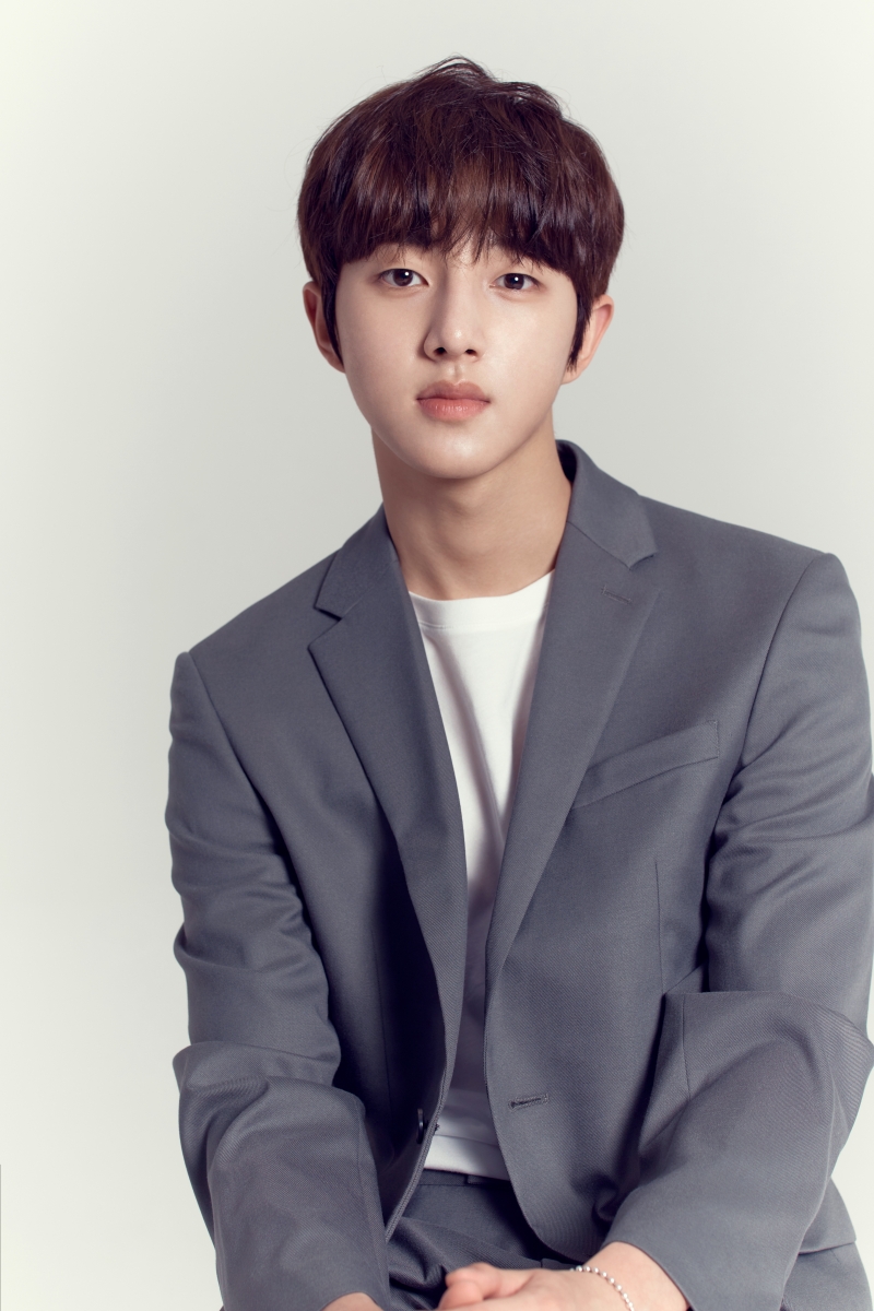 Bong Jae-hyun of <a href="/GoldenChild/">GoldenChild (골든차일드)</a> will be starring as the main protagonist in <a href="/tvingdotcom/">TVING 티빙</a>'s new drama "I, a gangster, become a high school student!" This is his first time starring in a drama after his acting debut in 2021! Congrats! 👏 #BongJaehyun #JAEHYUN #GoldenChild