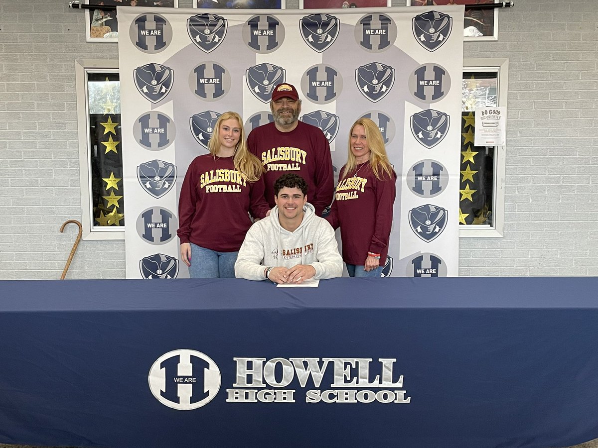 JGartenstein's tweet photo. Officially committed to @SeaGullFootball โผ๏ธ Super excited to suit up in the maroon and gold for the next 4 years. @Pat_Bernardo55 @MalcolmJGibson @Joey_Vaughan_ https://t.co/40kqAHFAo1