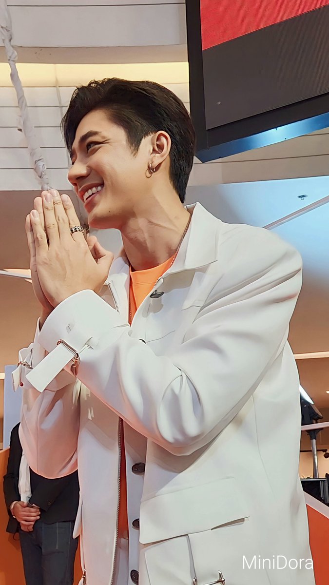 MiniDoraDoraMW's tweet photo. สวัสดีวันพฤหัสบดี~🧡🧡🧡
#แจมรชตะ #jamrachata
#JF_HelloThursday
#7DaysWithJamFilm https://t.co/pJzeHtQDA3