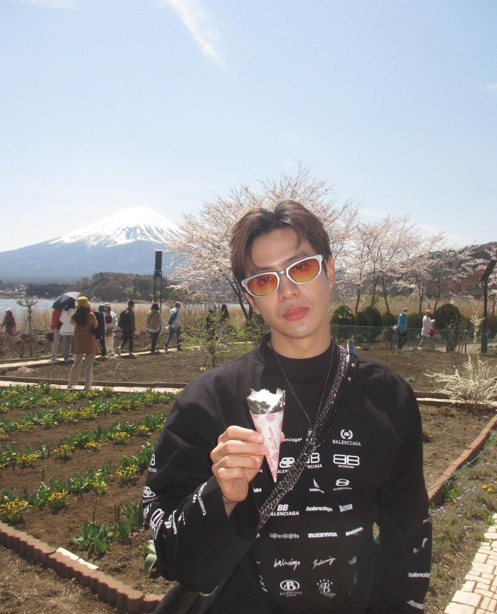 momosimpam's tweet photo. Ogni volta che le vostre labbra in fiore sbocciano , ricordano, che il mondo non è ancora stanco dei colori 🎨Buon Giovedì P e P🖌️#TRAViZGOxJamFilm
#JF_HelloThursday
#JamFilm日本へようこそ
#JamFilm #แจมฟิล์ม
#oneconnection #FilmThanapat #JamRachata #7dayswithJF https://t.co/PzWcghrnNO