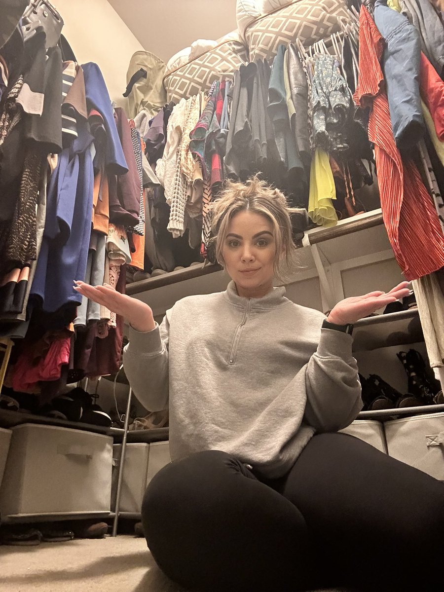 It’s late & I already took off my lashes but here’s my #SafePlaceSelfie 📸! Welcome to the inside of my closet. For those in apartments, a closet/bathroom or interior hallway is likely your best bet! Remember: interior most room, bottom most floor away from windows & doors! (1/2)