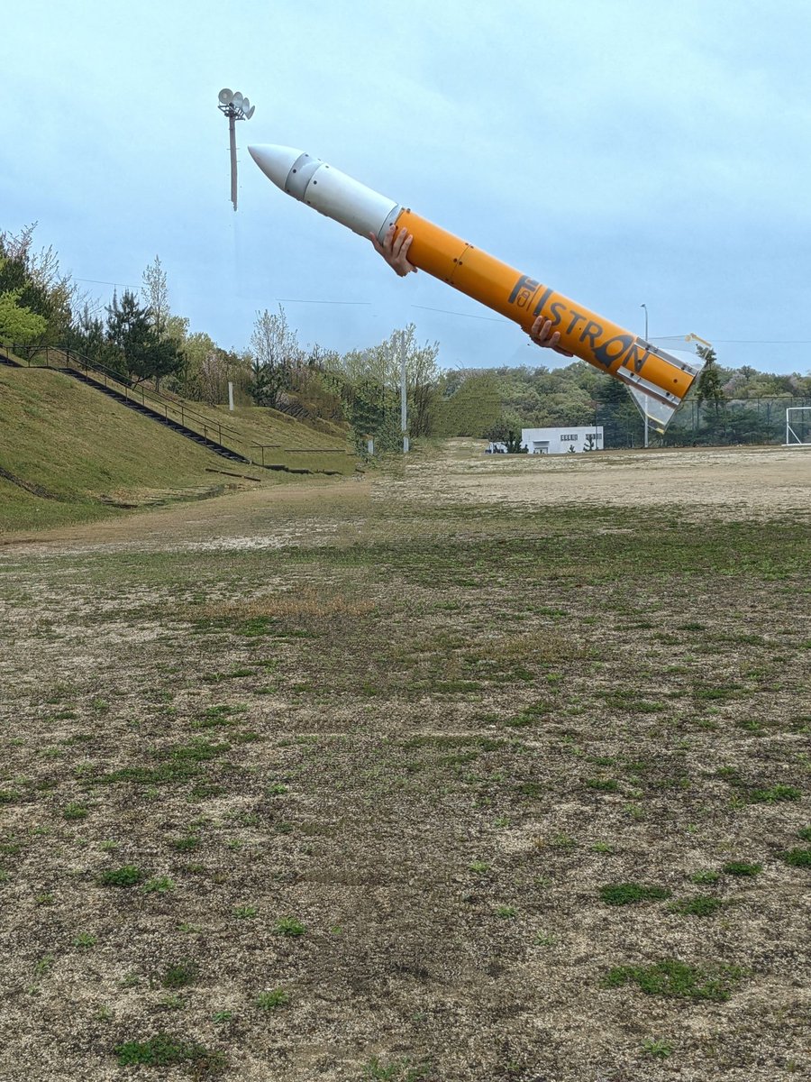 Ait_Rocket_'s tweet photo. ご入学おめでとうございます。
ASTRONでは、ロケットを制作し、打ち上げています。
#春から愛工大
#春から愛知工業大学
#消しゴムマジックで消してやるのさ https://t.co/iLXgqHJqVc