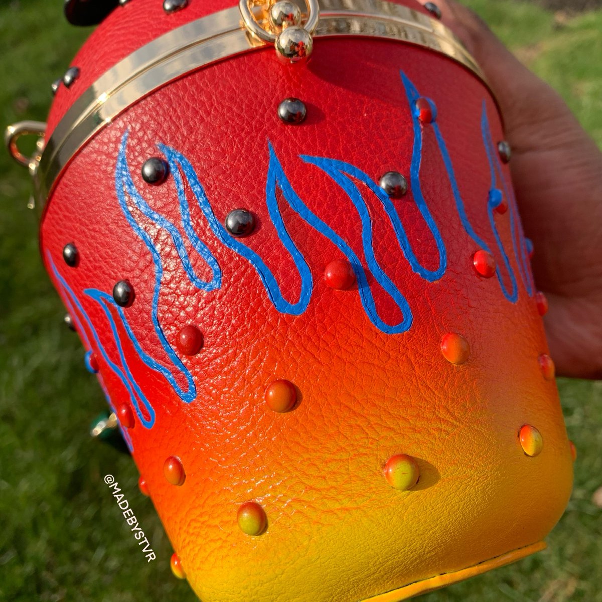 madebyStvr's tweet photo. Hitting Spring Different 1/1 Flameberry ❤️🔥❤️🔥❤️🔥❤️🔥 Custom painted bag #madebystvr https://t.co/uaqBkYJJHG