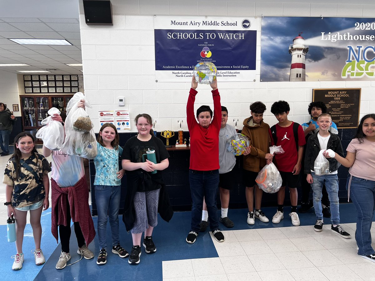 MACS_CTE's tweet photo. While Easter egg hunts are happening, these Entrepreneurship Explorers did a Trash Hunt around MAMS today! Thanks for keeping our school clean and green!! ๐๐ฎ๐๏ธ๐โป๏ธ๐ป@Levi_Goins @mel_sparks5 @MACSchools #growingbears #citizenship https://t.co/Su1AqVO7tM