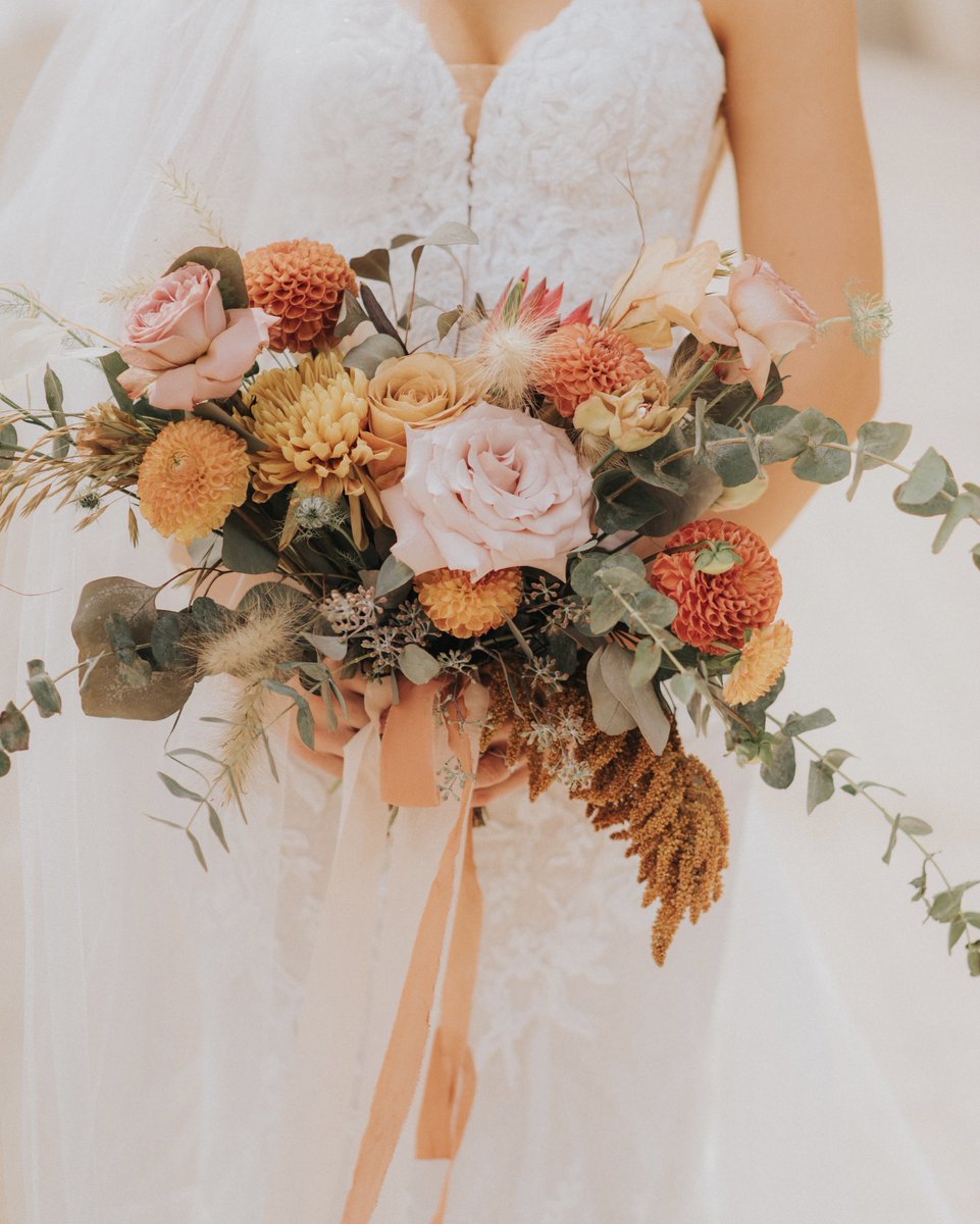 All the romance all the feels and just the right ambiance… 
.
.
.
Pic @nicolereneephotographykc
Bride @elliedecker
Floral us
.
.
 #KCweddingflorist 
#kcbride 
#wedKC  
#Kcflorist 
#weddingstylist 
#buildakcwedding 
#fineartflorals 
#FloralDesign  
#VGBlooms 
#...