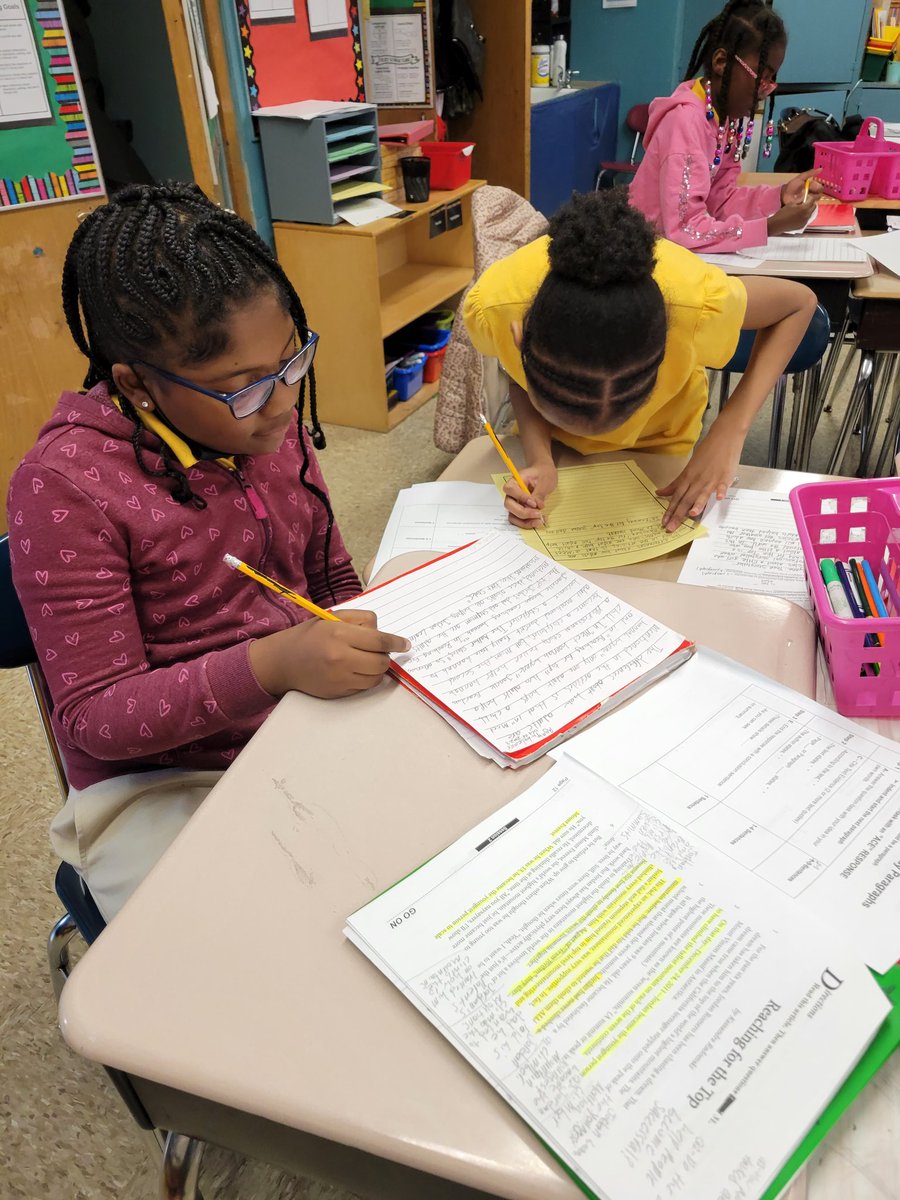 HeyBccs's tweet image. Our pens are mighty, and so are we, pushing our ink and lead to the limit confidently,  purposefully, and brightly. #welovebccs @CommunitySupt16 @D16LEADS @NequanMclean @JabariBrisport @stefanizinerman @OsseChi