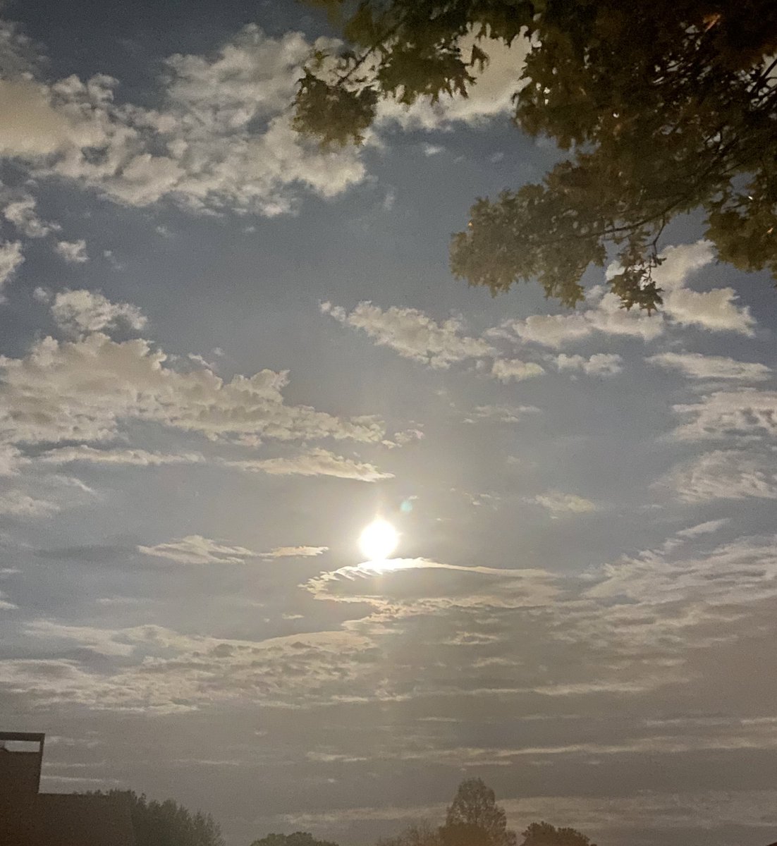 shiftinginferno's tweet image. bros this moon (&amp;amp; clouds) is insane, tonight i feel so much that i’ll shift