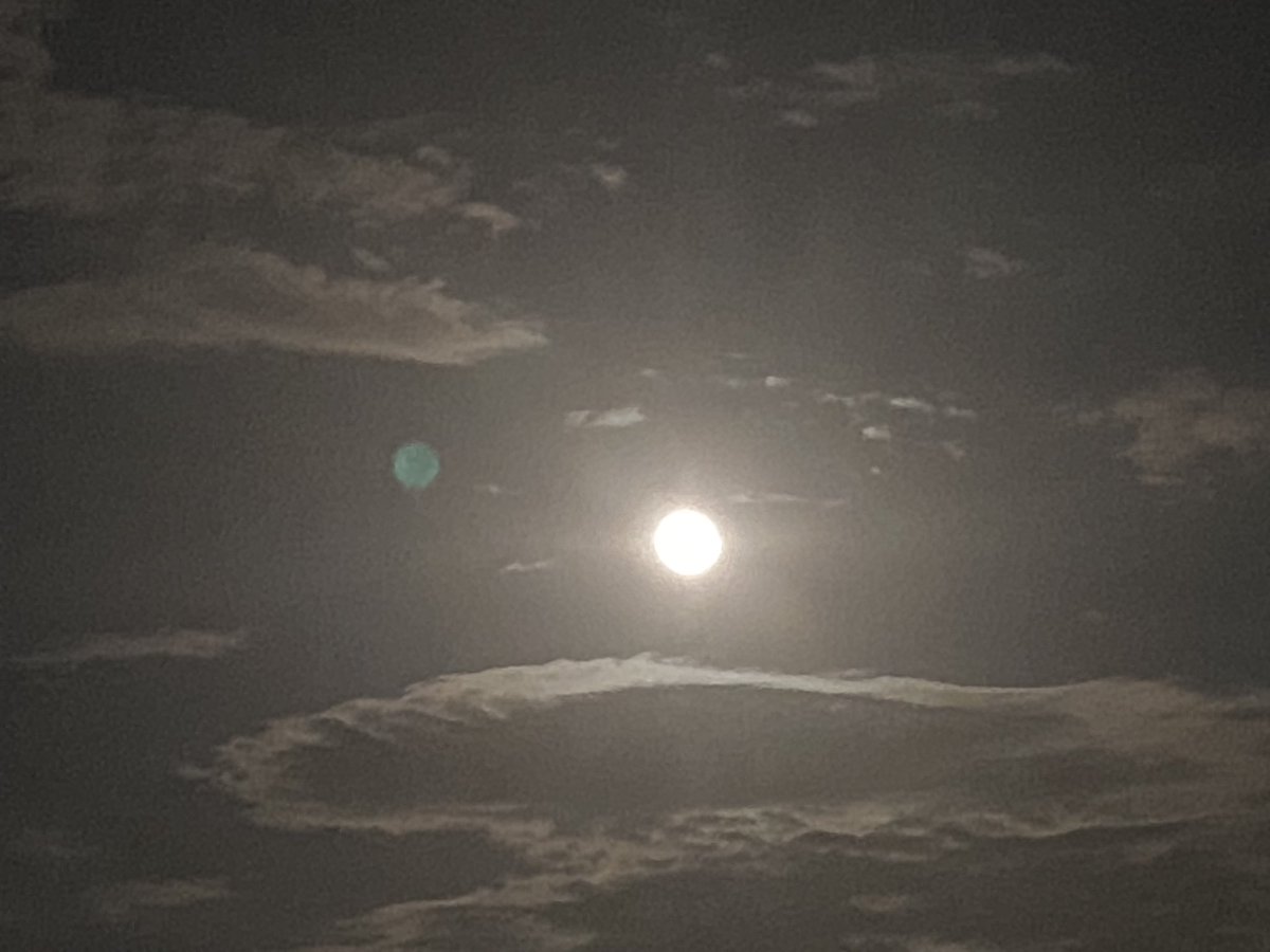 shiftinginferno's tweet image. bros this moon (&amp;amp; clouds) is insane, tonight i feel so much that i’ll shift