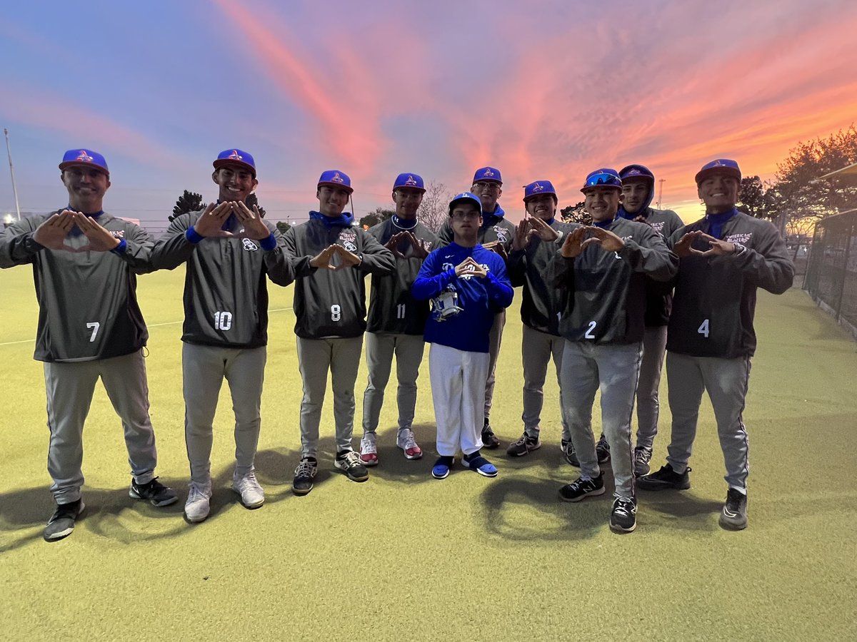 Thank you to Americas HS Baseball for coming out to help Miracle League Baseball! Great Community Service!  Great Job Coaches!