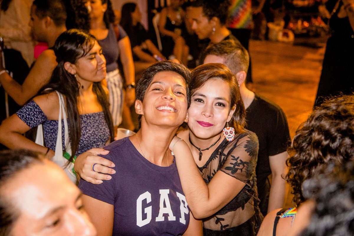 periodistatrans's tweet photo. Y tuvimos un cierre de fiesta con DJ Pop Ahumada que realmente la rompió y nos hizo bailar hasta el final!. Gracias por asistir, por darle rt a los flyer y gracias al @CCELima por mostrarnos tanto cariño... #ConEmpatía sí se puede hasta el próximo #TransFest 🤗🏳️⚧️🏳️⚧️🏳️⚧️ https://t.co/ybhvZkJvai
