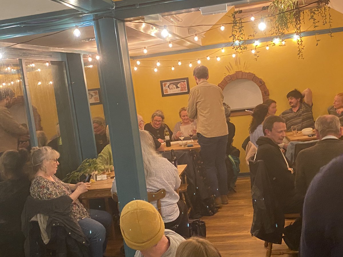 Y_Garreg's tweet photo. Rhieni a chymuned arbennig. Noson cwis wedi codi dros £600 heno! Mae’r plant yn lwcus iawn!   Amazing parents and community. Quiz night raised £600 tonight - how lucky are our children?!  Diolch pawb 🥳🤩👌🥰 https://t.co/zO6NsoLIEE