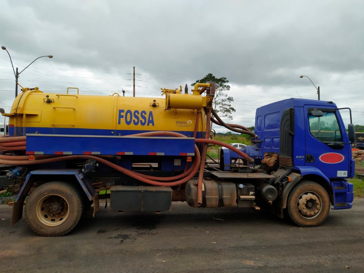 Em q carro aberto Bolsoasno deveria desfilar amanhã!? 🤔 🥴