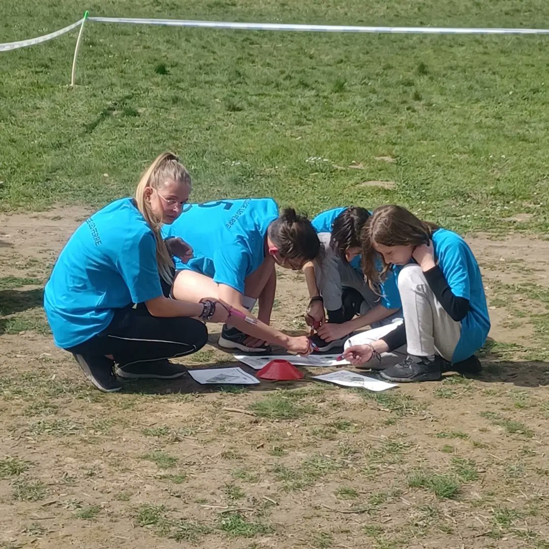Championnat départemental <a href="/unss31/">Unss31</a> de course d'orientation. De belles prestations des 3 équipes <a href="/CollegeLeoFerre/">Collège Léo Ferré de Saint Lys</a>. 
Des courses engagées et bien construites stratégiquement. Bravo à tous les élèves ! 
Nos équipes terminent 5eme/9eme et PM (1 seule erreur) sur 44 équipes.