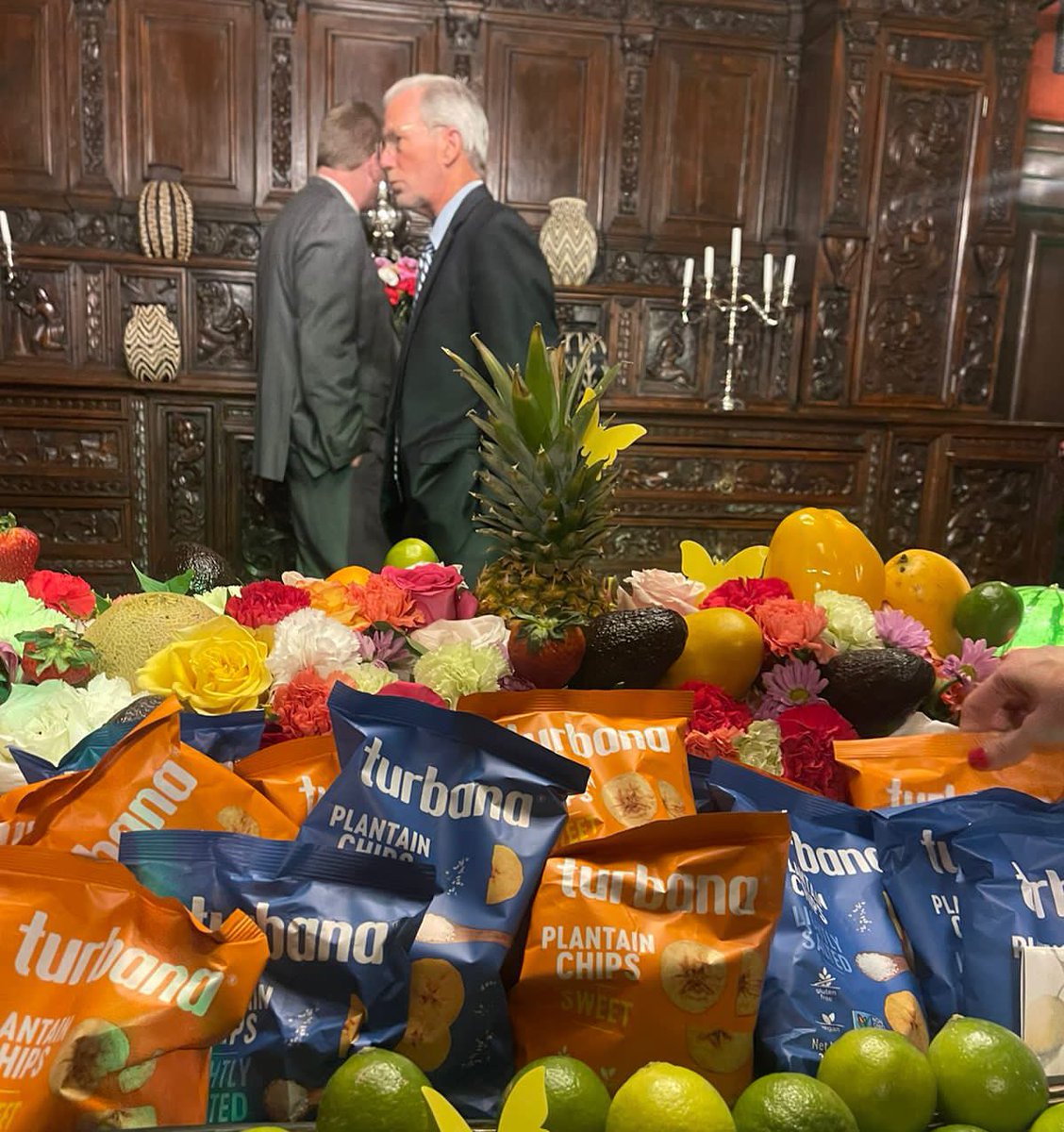 AuguraColombia's tweet photo. Agradecemos a @PROCOLOMBIACO la invitación a ser parte del #DialogoDeAltoNivel en @ColombiaEmbUSA donde junto a nuestros afiliados mostramos al mundo la versatilidad del #BananoColombiano en sus múltiples productos que aportan al desarrollo social, ambiental y laboral del país 🇨🇴 https://t.co/viin2XL8no