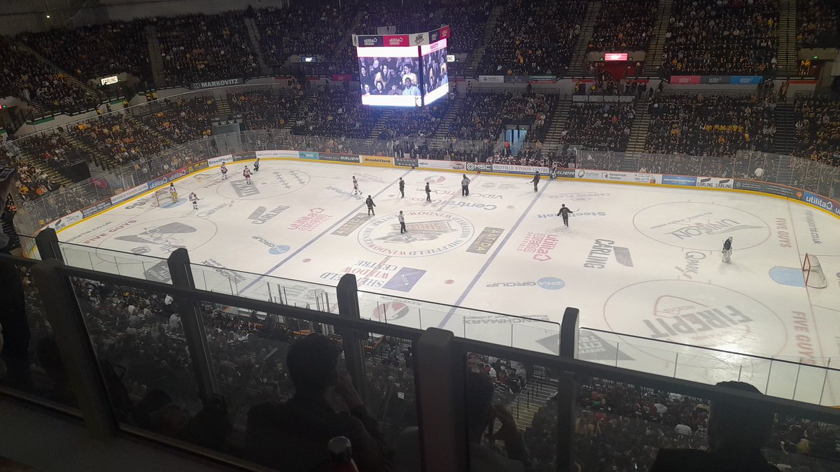 What a great atmosphere at this year' Sheffield Varsity finale in a packed Sheffield Arena.

Congrats @SportSheffield on the overall win &amp; a first ever victory over @TeamHallam in the Ice Hockey.

Brilliant to see both sides working together to showcase the best of uni sport!!!