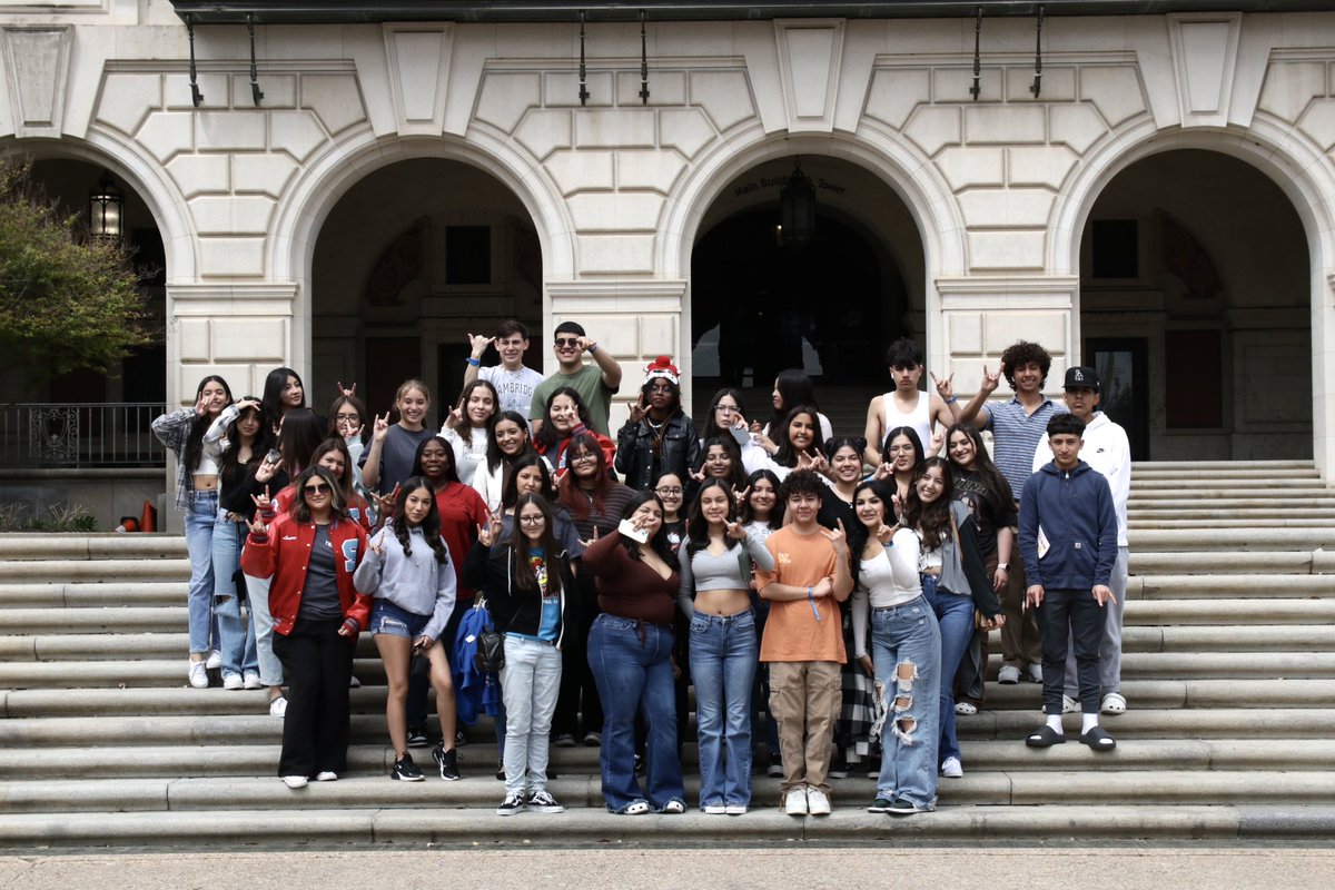 Bulldogs came to represent SHS at HOSA State conference and did some exploring at UT Austin 🫶🏼🤘🏼🖤
#shs #sisd #BULLDOGNATION 
<a href="/Socorro_HS1/">Ignacio Estorga, Ed.D</a> <a href="/Cnwihi_shs/">Christopher Nwihim</a>