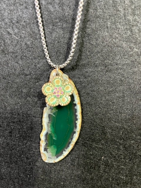 Excited to share the latest addition to my #etsy shop: Healing Crystals Geode Stone (3044) etsy.me/3TSO3N0 #green #no #women #geode #necklace #vintageflower #vintage #20inches #slab