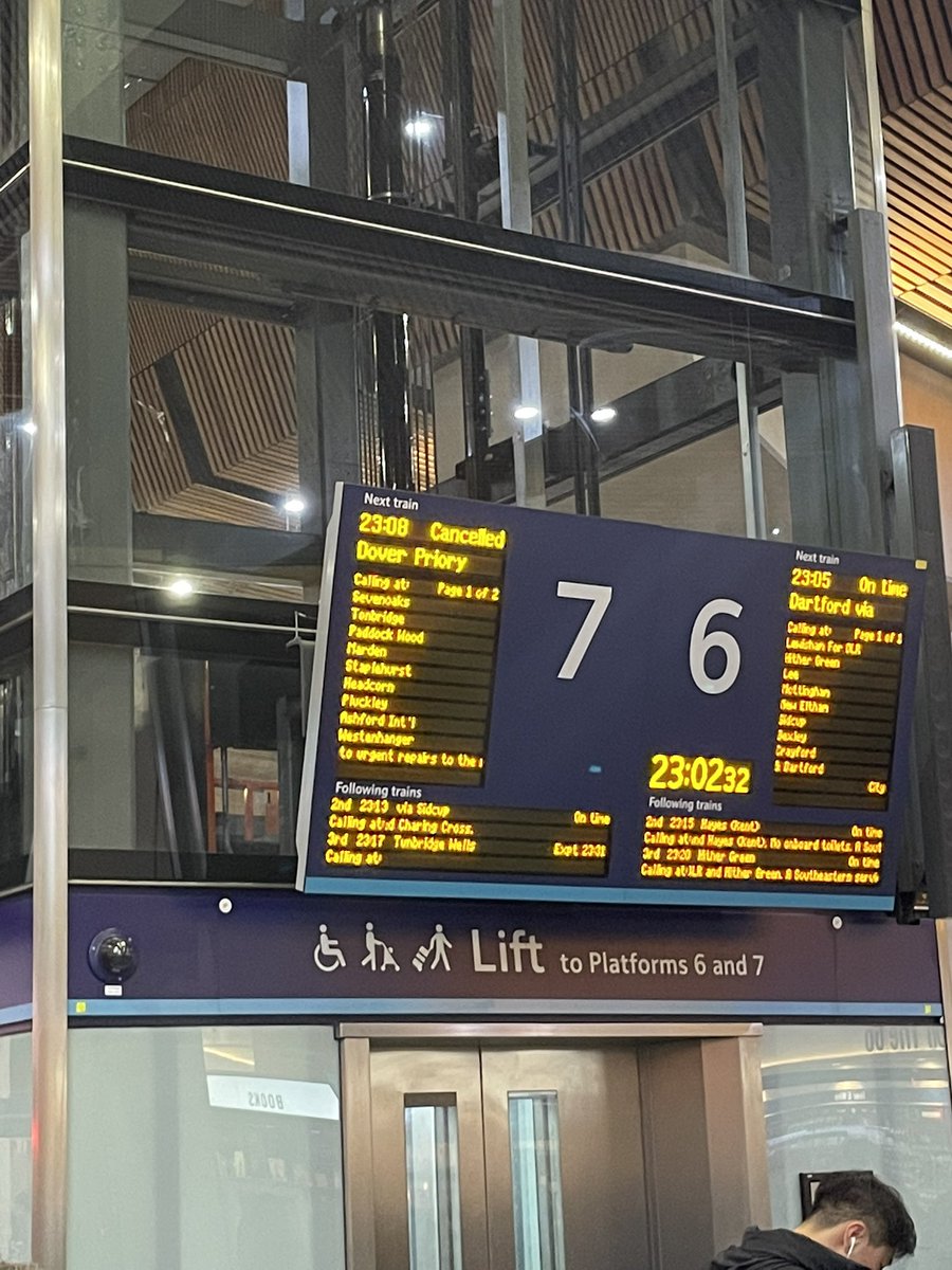 DrTimmyWilliams's tweet photo. @Se_Railway fantastic to arrive at London Bridge and have seemingly no way to get back to Kent. Are you proud of your rail franchise? https://t.co/CgISDw5fKP