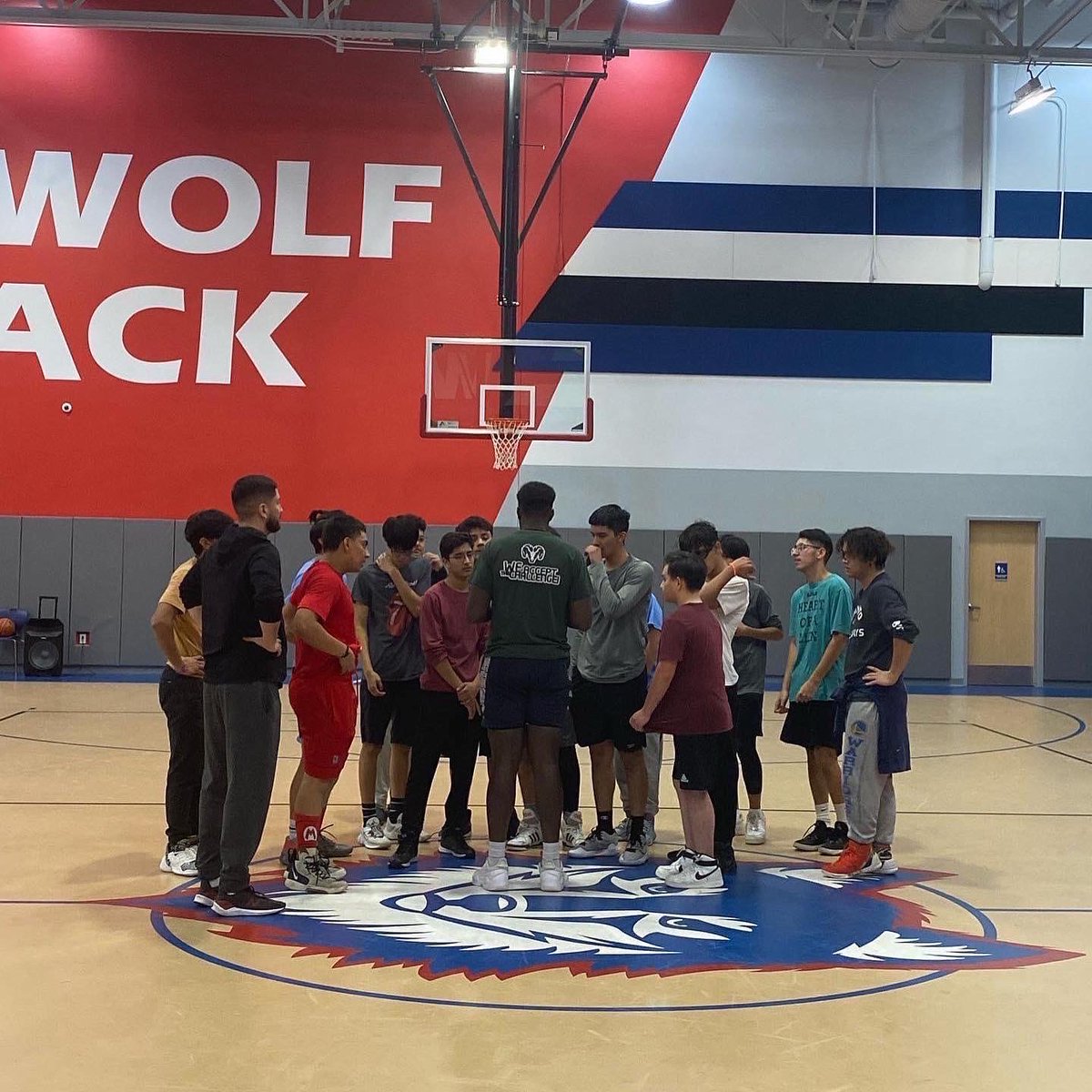 CoachEJWeems's tweet image. 1st Varsity Season!🏁✅