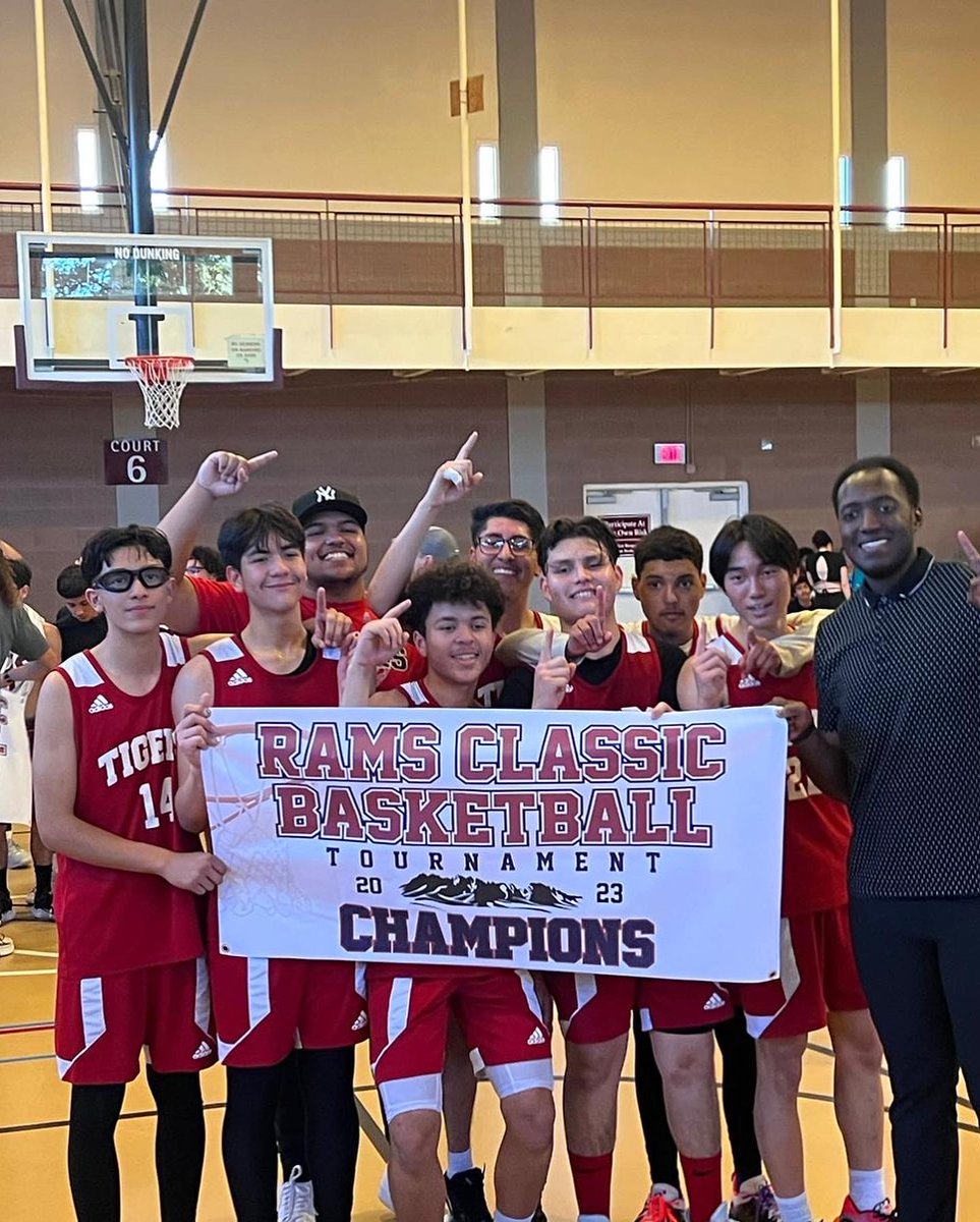 CoachEJWeems's tweet image. 1st Varsity Season!🏁✅