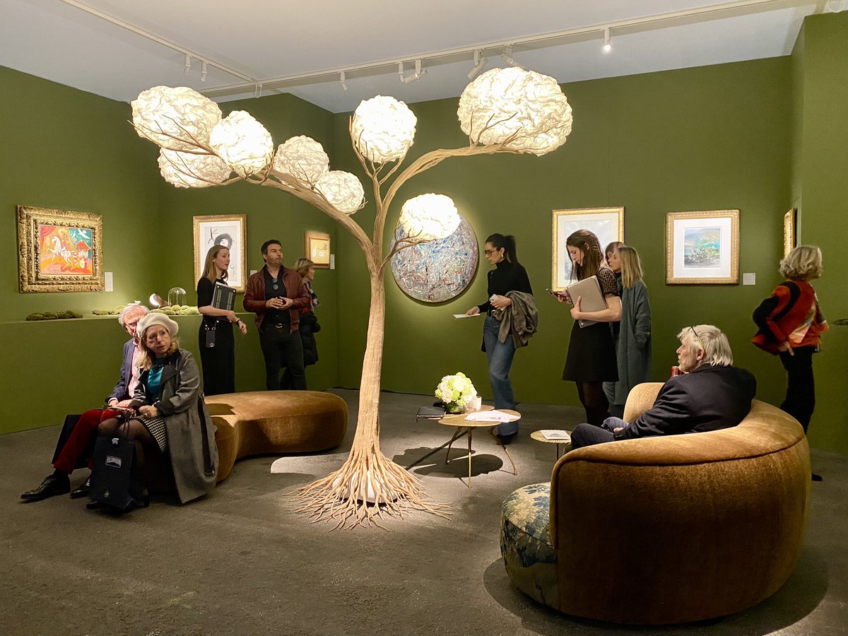 Guiguiii94's tweet photo. Vernissage des 25 ans d’@ArtParisArtFair avec 134 galeries à 60% françaises. Une belle édition, quoiqu’un peu sage, très peinture figurative…

Coups de cœur chez #MariaLund (Peter Martensen) et @Tarasieve (Recycle Art) + la plus belle scéno de stand vue chez #HeleneBailly ! https://t.co/zSlskbfvS8
