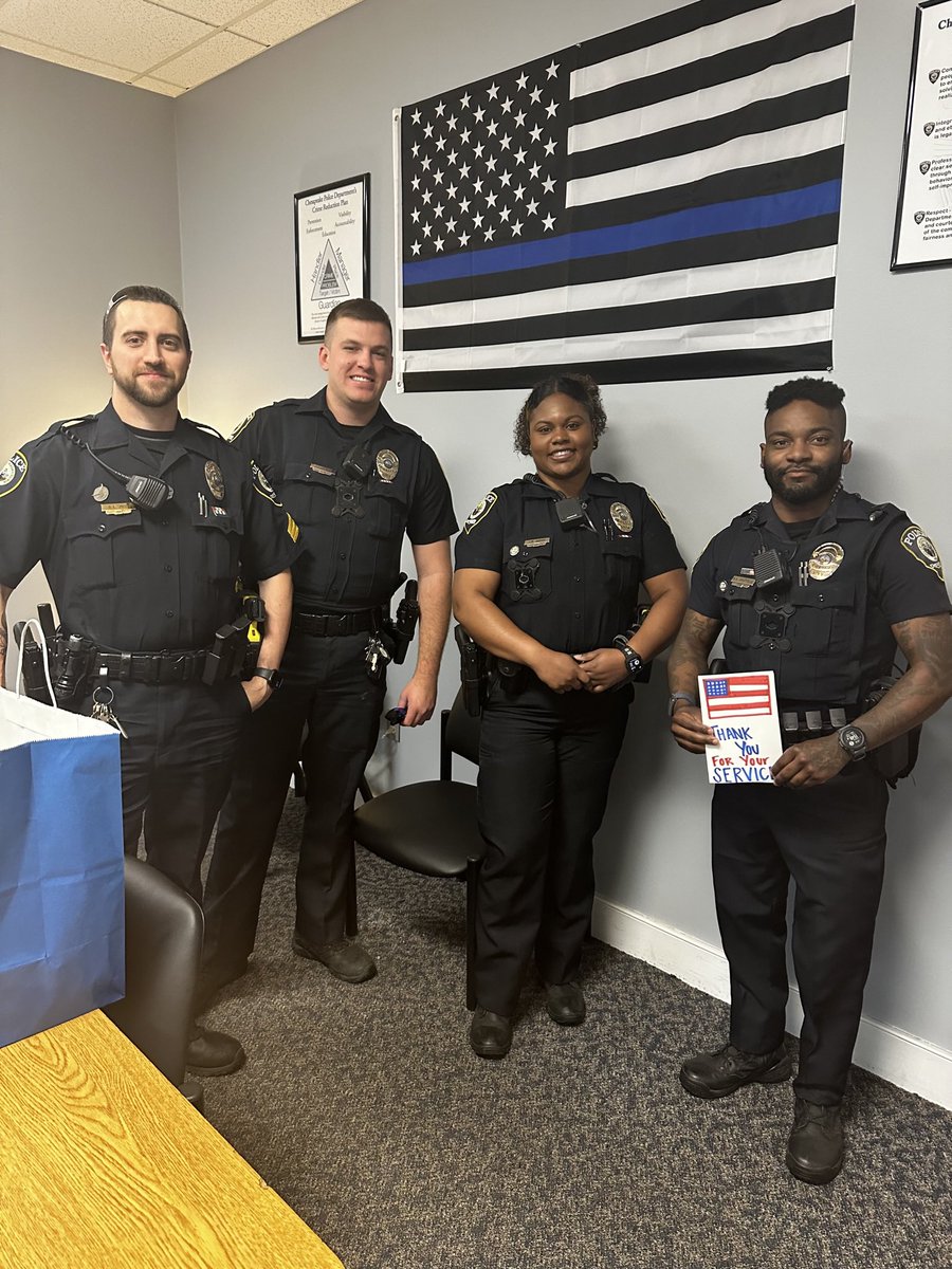 HickoryHighSCA's tweet photo. Showing appreciation for our first responders! Thank you for always keeping us safe! #thinblueline #thinredline #firstresponders #stationfive #stationone #chesapeake https://t.co/wnjoWxvv0T