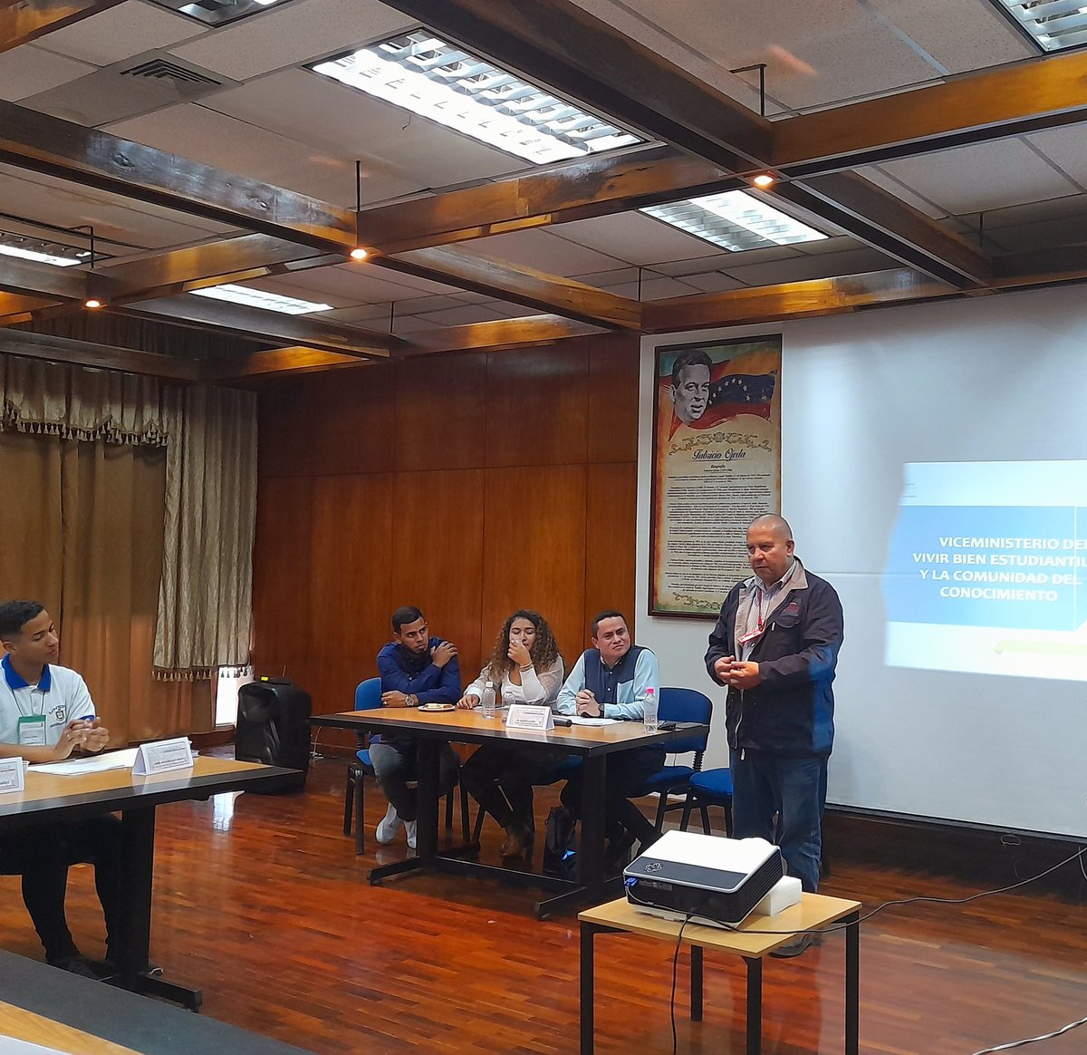 VasypcUnefa's tweet photo. 🟢 #EnEsteMomento | Ponencia Beneficios Estudiantiles para el Vivir Bien a cargo del Lic. Wilmer Girón. Director del vivir bien Estudiantil y la Comunidad del Conocimiento del MPPEU
#UNEFA
#CEPPU https://t.co/wyxXhwIfjC