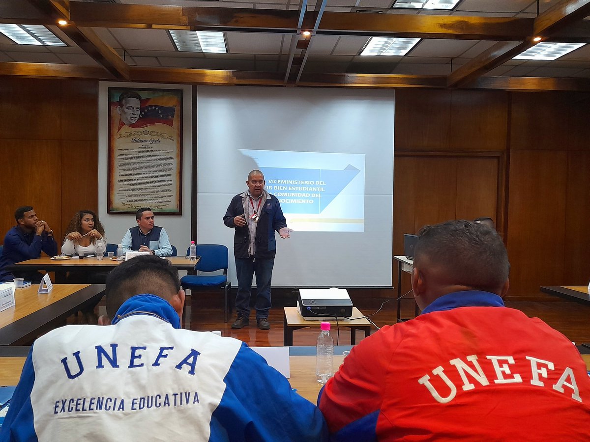 VasypcUnefa's tweet photo. 🟢 #EnEsteMomento | Ponencia Beneficios Estudiantiles para el Vivir Bien a cargo del Lic. Wilmer Girón. Director del vivir bien Estudiantil y la Comunidad del Conocimiento del MPPEU
#UNEFA
#CEPPU https://t.co/wyxXhwIfjC