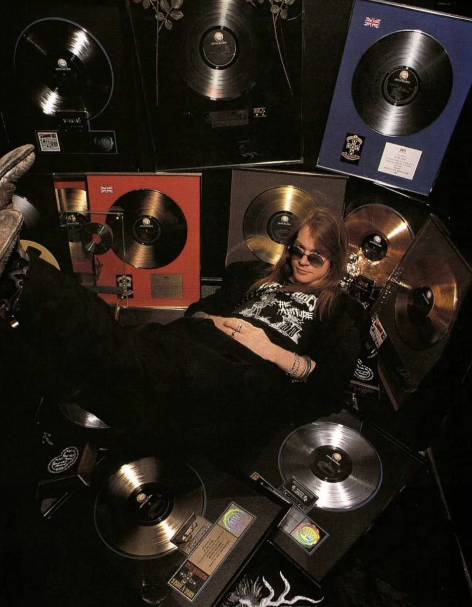 axlrosedaily's tweet photo. Axl Rose is a rock legend 🤘🏻 https://t.co/ym0p5eh3py