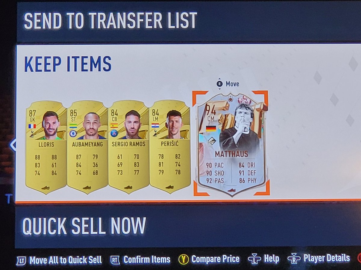 daniellyons1985's tweet photo. @Shanebirt Daughter opened my last pack. Never have luck like this!other two were rubbish this didn't even flash up Hugo did so thought I had nothing lol https://t.co/VOSVEPnnvw