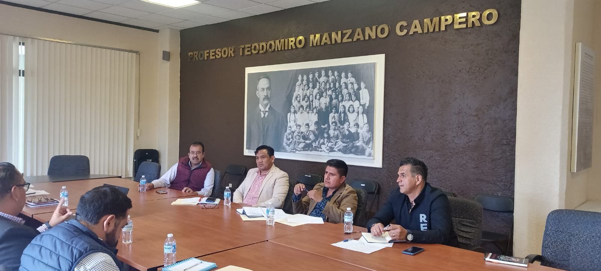 UPFIM_Oficial's tweet photo. La #UPFIM, representada por nuestro Rector, Dr. Leoncio Marañón Priego, en reunión de trabajo con Titulares de 𝑬𝒅𝒖𝒄𝒂𝒄𝒊𝒐́𝒏 𝑺𝒖𝒑𝒆𝒓𝒊𝒐𝒓 𝒅𝒆𝒍 𝒆𝒔𝒕𝒂𝒅𝒐 𝒅𝒆 𝑯𝒊𝒅𝒂𝒍𝒈𝒐. https://t.co/2am77JIXRE