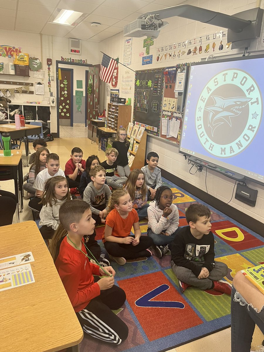 mlopezwalters's tweet photo. Had a fantastic visit with the W. L. National Honor Society at South St. and Tuttle Ave., where we got to read French, Portuguese, Spanish, and ASL! So inspiring to see students celebrating the diversity of language and culture. #WorldLanguages #NHS #Multilingualism #esmsharks https://t.co/jVebSeeXfh