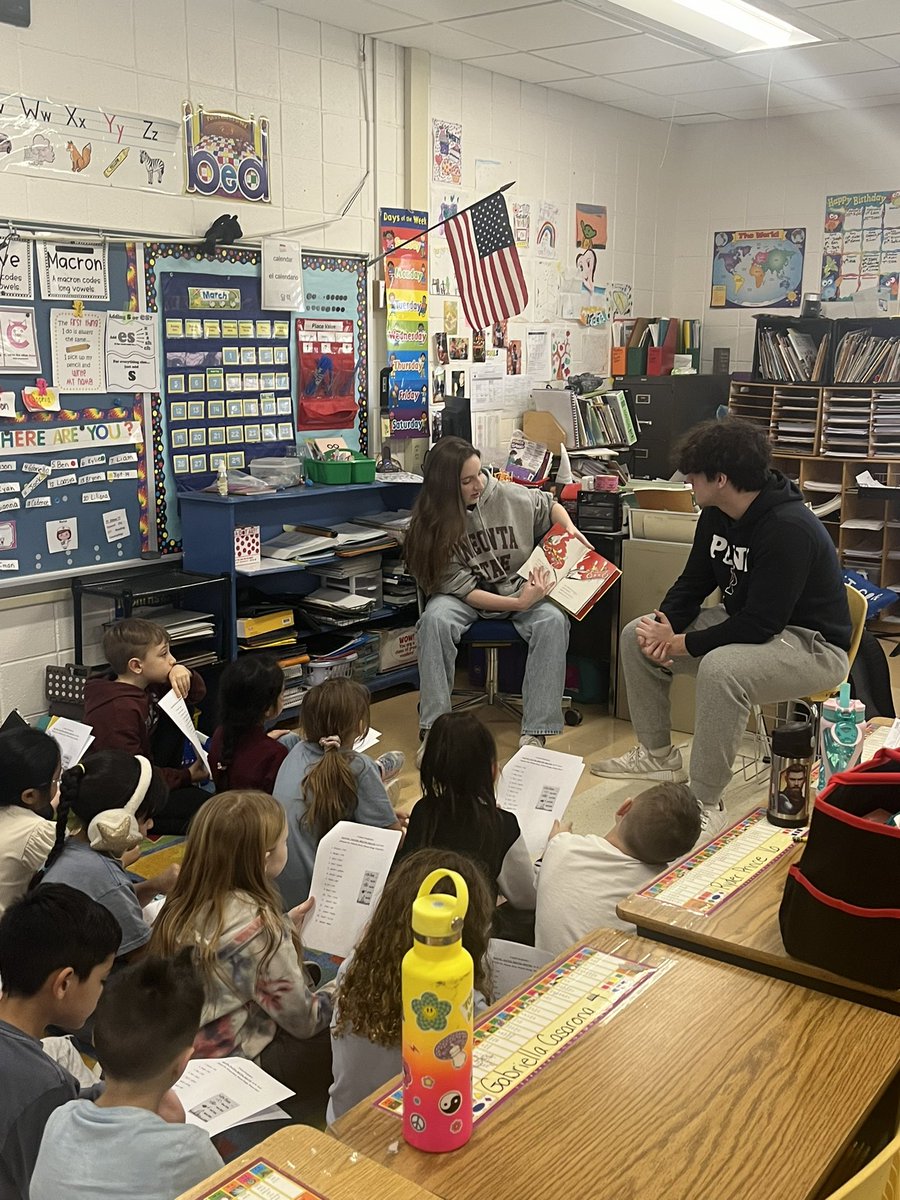 mlopezwalters's tweet photo. Had a fantastic visit with the W. L. National Honor Society at South St. and Tuttle Ave., where we got to read French, Portuguese, Spanish, and ASL! So inspiring to see students celebrating the diversity of language and culture. #WorldLanguages #NHS #Multilingualism #esmsharks https://t.co/jVebSeeXfh