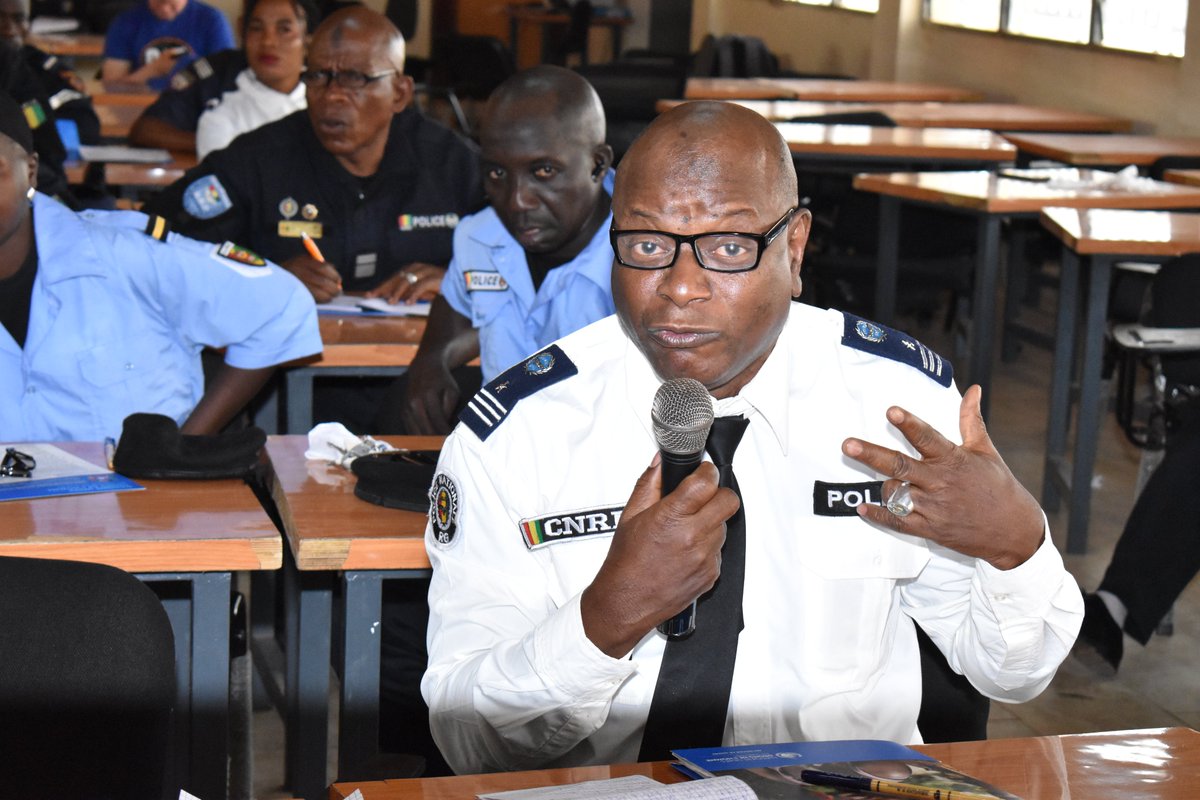 Onudhguinee's tweet photo. #Session_4 de la formation de la police sur les principes des DH applicables dans les opérations de maintien de l'ordre (les conditions de recours à la force de degrés supérieur dans le maintien de l'ordre, les principes de légalité, de légitimité et de proportionnalité) https://t.co/8CAJbHTQlG