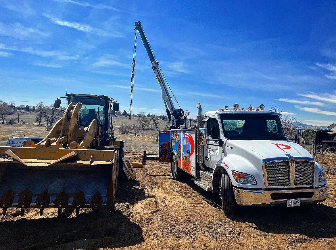 Beautiful day in Arvada, Colorado helping a customer get back up and running. 🤜🏻🤛🏻
Contact us for Fast Service on your Heavy Equipment! 🔧