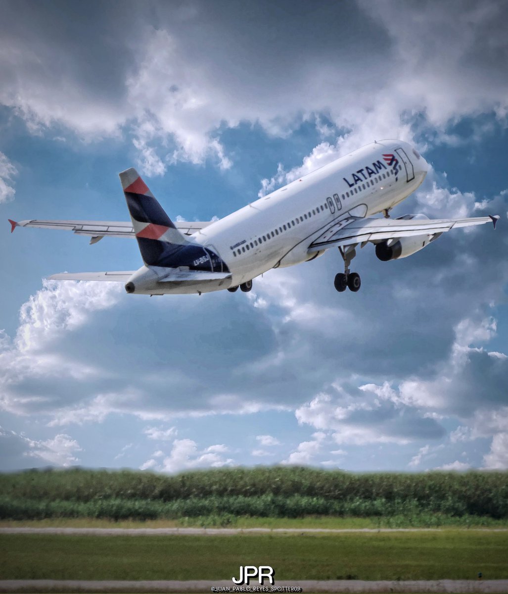 Recuerdos de Latam Argentina despegando del aeropuerto de Tucumán!. 🛫 (LV-BSJ)
.
.
<a href="/LATAMAirlines/">LATAM Airlines</a>