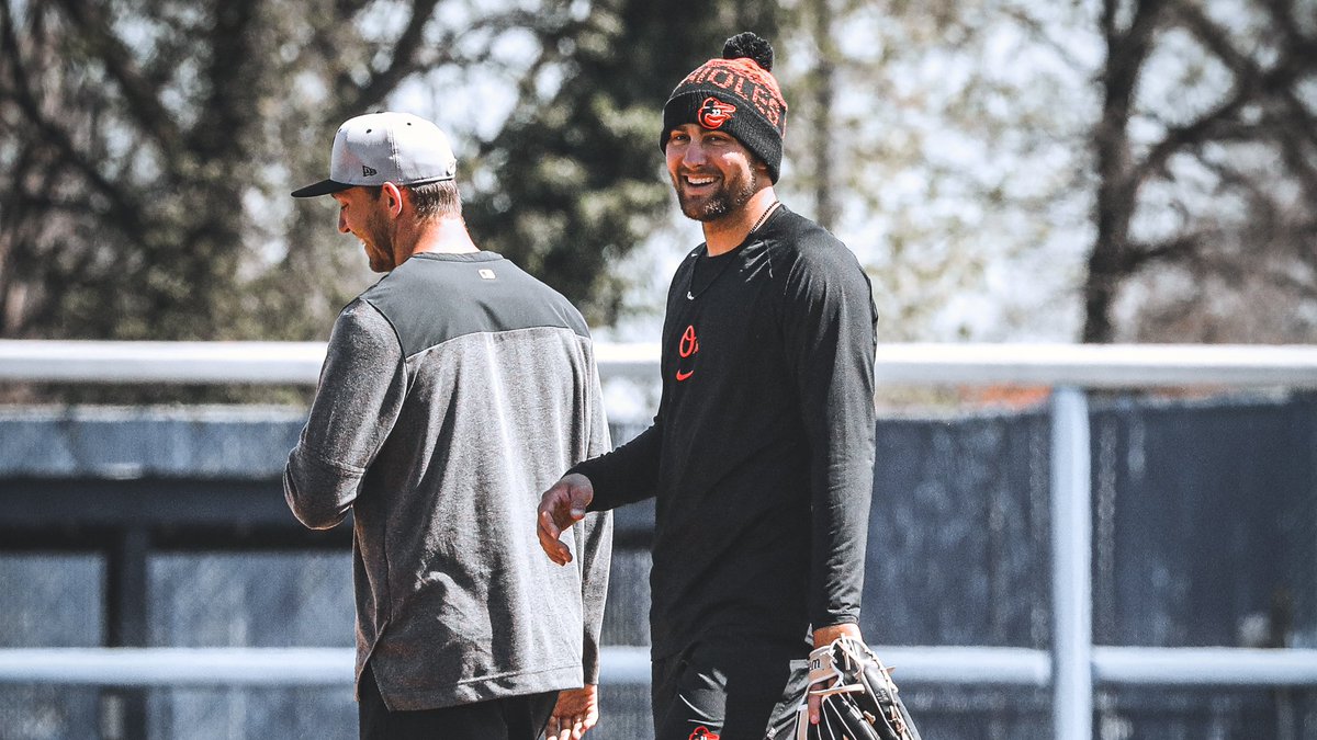 NorfolkTides's tweet photo. a couple visitors at Harbor Park today 👀 https://t.co/coPPF3xSpY