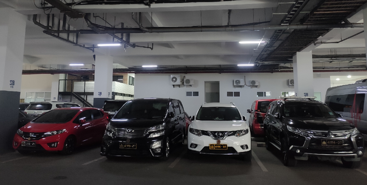 mustgoen's tweet photo. @detikcom 1 plat nomor diduplikasi untuk 5 kendaraan.  Coba kalau warga biasa,langsung dianggap pelanggaran UU, pemalsuan TNKB,dll.  Kalau anggota DPR itu bebas, suka-suka dia. Di dalam gedung DPR bisa asal njeplak dengan dalih IMUNITAS. Ingat, rekam jejak. https://t.co/DEuCKjTfS2