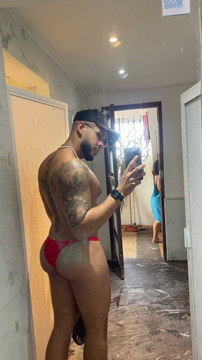 whmmky's tweet photo. I'm thick 'cause I be eatin' oats. Bitches not takin' shit from me but notes 📝 https://t.co/P4cnK4diHb