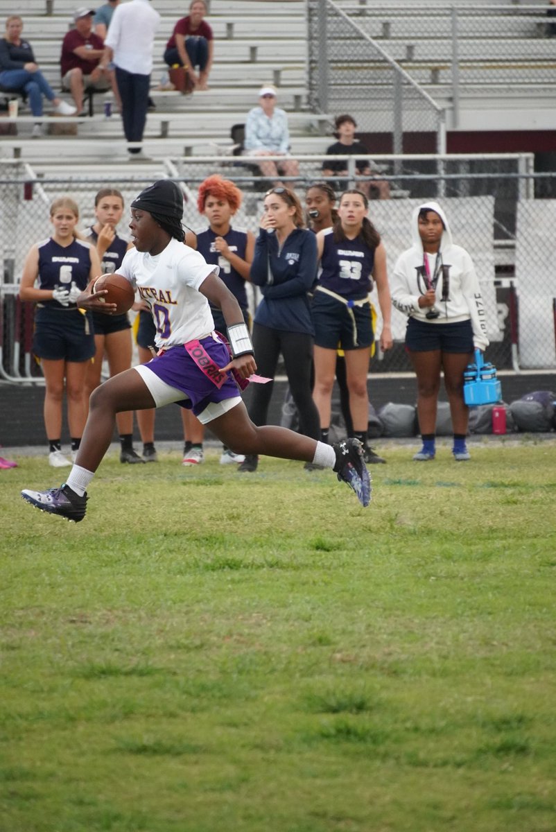 Whatthomassayss's tweet photo. The JV lady cobras take the early 6-0 lead vs dwyer 

@cobraflag @EraPrep https://t.co/ZhpXxE2t2j